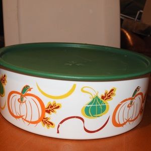 Tupperware one touch snack container